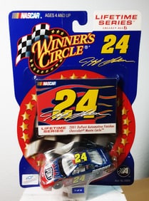 Jeff Gordon 2001 Winners Circle Dupont Champion Chevrolet 1:64 Scale Diecast #24