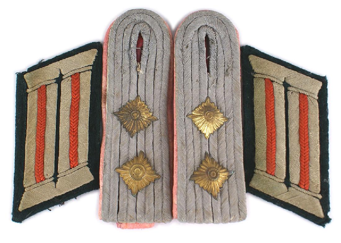 German WWII insignia lot Panzer boards: H-033 Lot of German WWII insignia: (1) Panzer Hauptmann slip-on shoulder boards. Pink edges are faded from use. Two age toned gilt "pips" on each. (2) Artillery Officer collar tabs. Red inserts. Were 