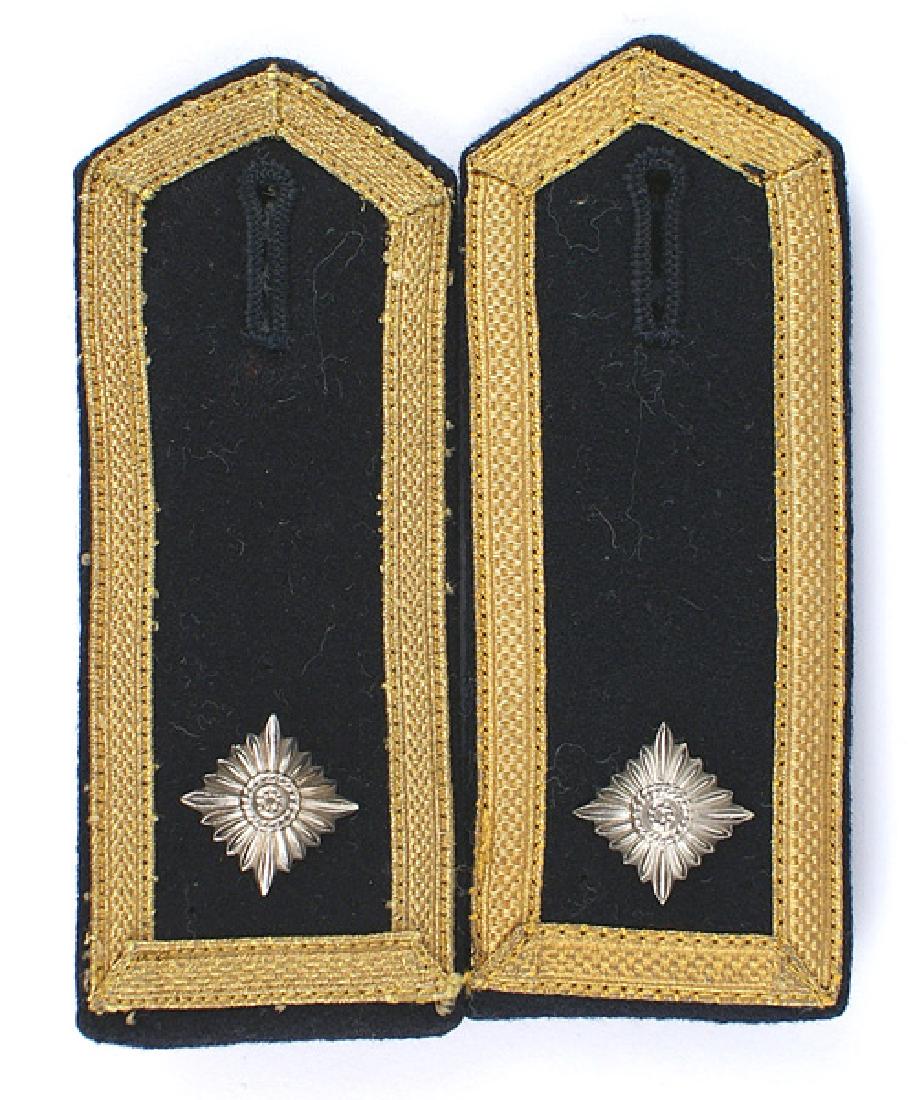 German WWII Navy NCO shoulder boards: H-063 German WWII Navy NCO shoulder boards. Dark blue with gold tape perimeter and one silver pip. Slip-on type. II+