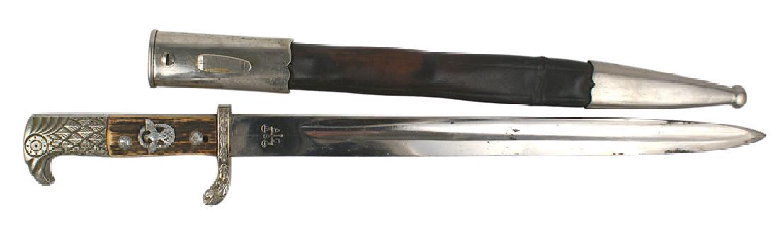 German WWII Police sidearm dagger bayonet: D-017 Police sidearm. Age toned, pronounced nickeled "eagle head" pommel and short oak leaf decorated crossguard (marked "L.Mg. 19"). Eagle/swastika/open wreath affixed to the stag horn grip. 13" "ALE