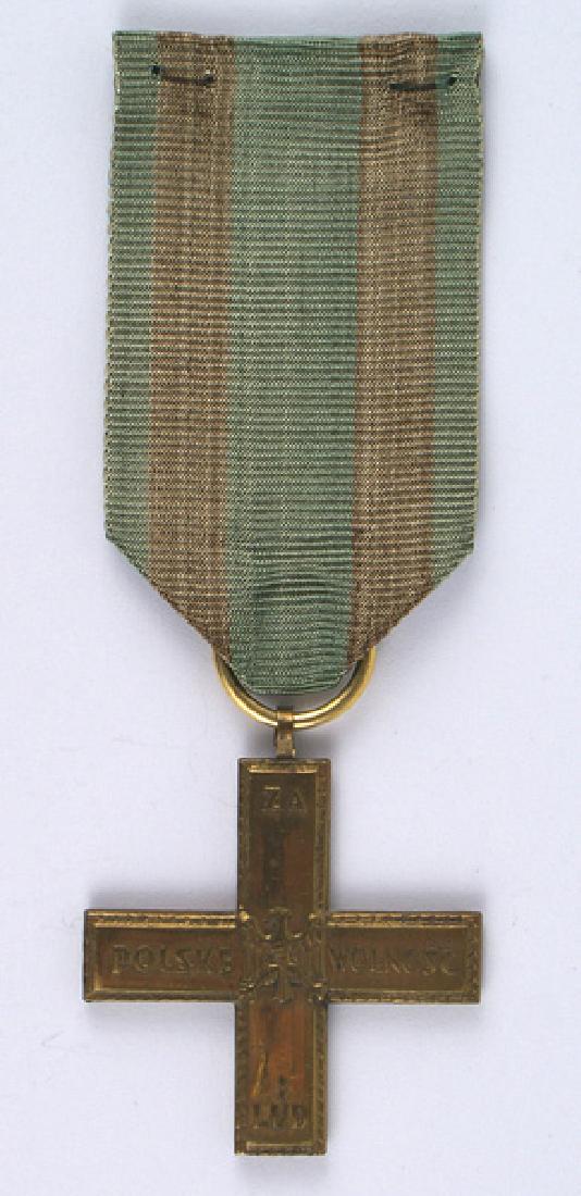 Poland Partizan Cross Medal: B-275 Poland. Partizan Cross-Gold. Instituted in 1945 to honor those in combat operations against the Germans, not only in Poland, but also in France, Yugoslavia and the Soviet Union. Relief eagle wit