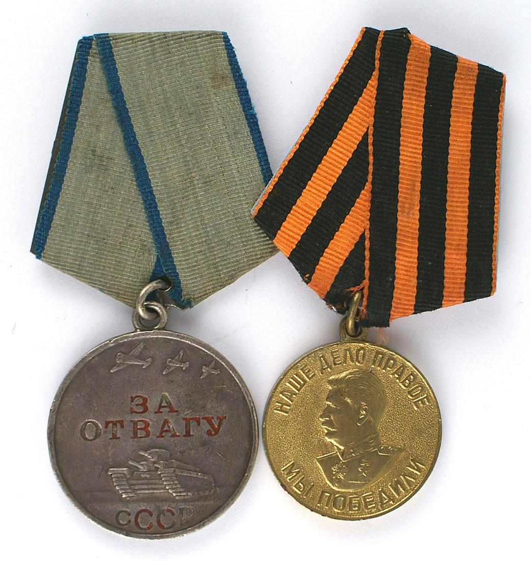Soviet Union 2 WWII medals Bravery Patriotic: B-134 Soviet Union lot of 2 WWII medals: (1) Bravery Medal. Serial number "3162514". (2) Patriotic War. II