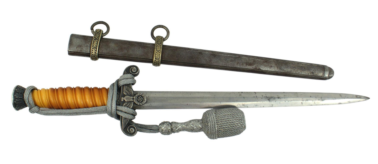 German WWII Army officer dagger: D-011 German WWII Army Officer dagger. Burnt orange grip. Darkened patina on the oak leaf decorated pommel/ferrule and eagle/swastika crossguard. Unmarked blade has some dark spotting. Age darkened si