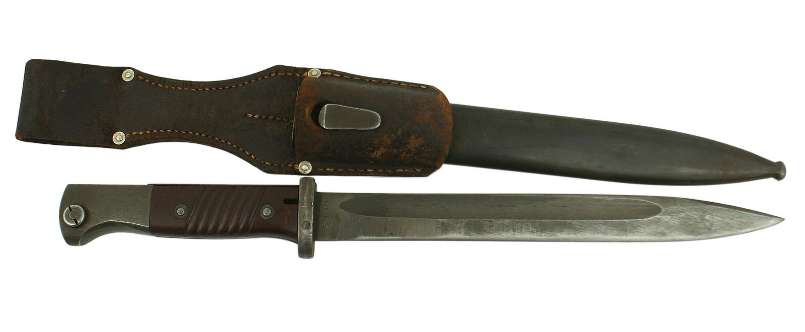 German WWII K98 Mauser bayonet: D-062 German WWII K-98 Mauser bayonet. Blued pommel and crossguard. Maroon bakelite grips. 10" blade has 50% of the original gray finish. Numbered "5906" Also dated "44 5gx". 90% bluing on scabbard - 