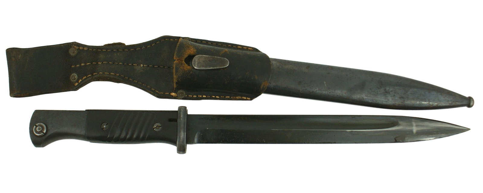 German WWII K98 Mauser bayonet: D-063 German WWII K-98 Mauser bayonet. Bakelite grips: Blued steel pommel and crossguard. 95% blued excellent blade. Marked "58d" and "S/172.G". Over 90% bluing on scabbard - marked "4641b". Black lea