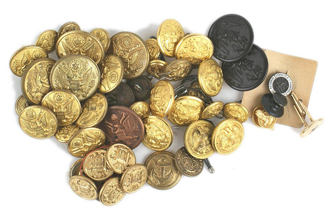 Lot of US WWI uniform buttons Army Marines: F-075 Lot of US WWII, mostly gilt officer, uniform buttons: (1) 20 Army. (2) 36 Navy. (3) 14 Marine Corps. (4) 26 Miscellaneous. (5) 3 lapel buttonhole pins and metal buttons. II