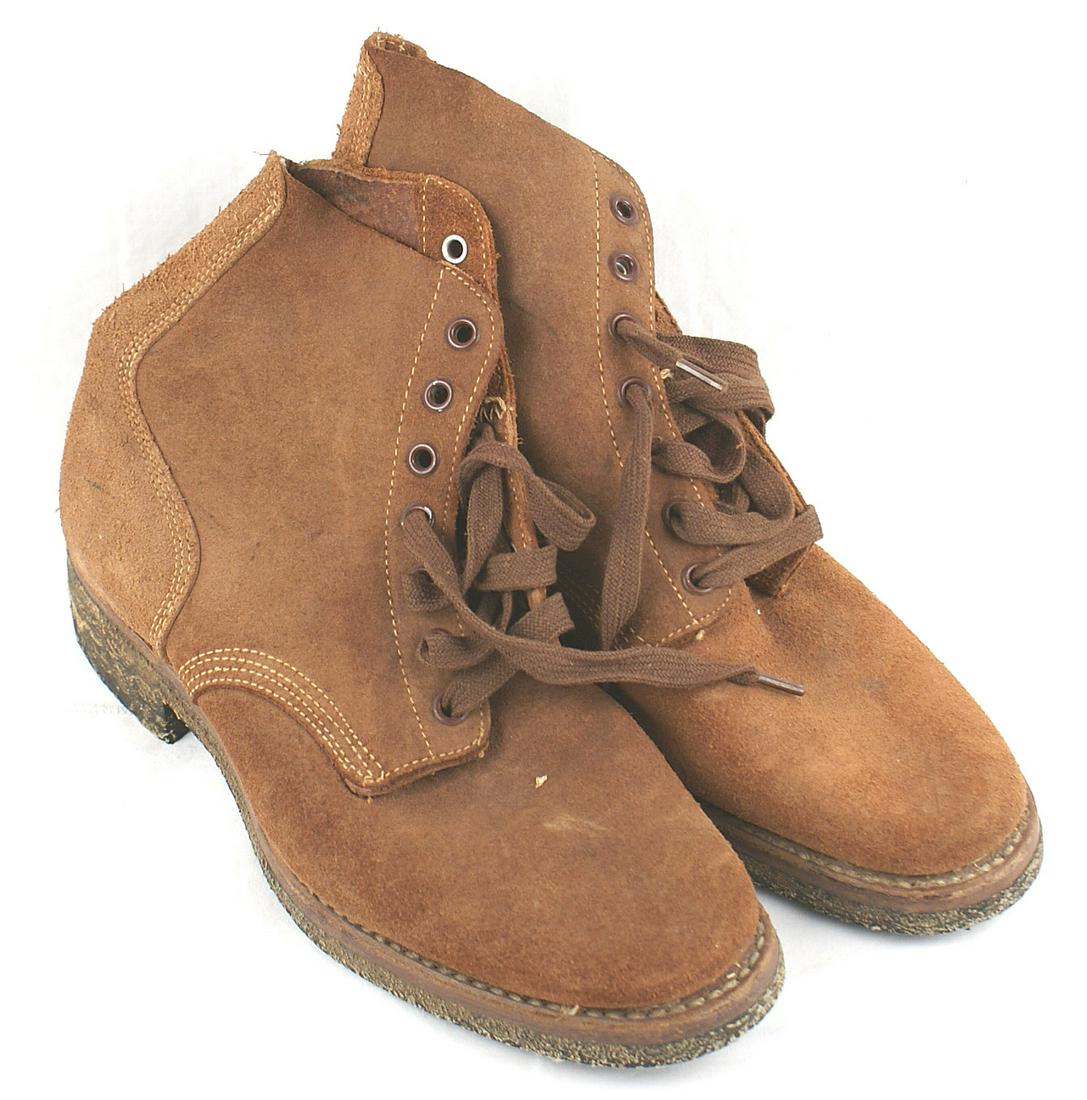 US WWII Marine Corps boon dockers: N-035 US WWII Marine Corps. re-enactor "boon dockers" for re-enactment. Rubber soles (marked "PANCO") and heels marked "Pan-Cord". Size approximately 8. II