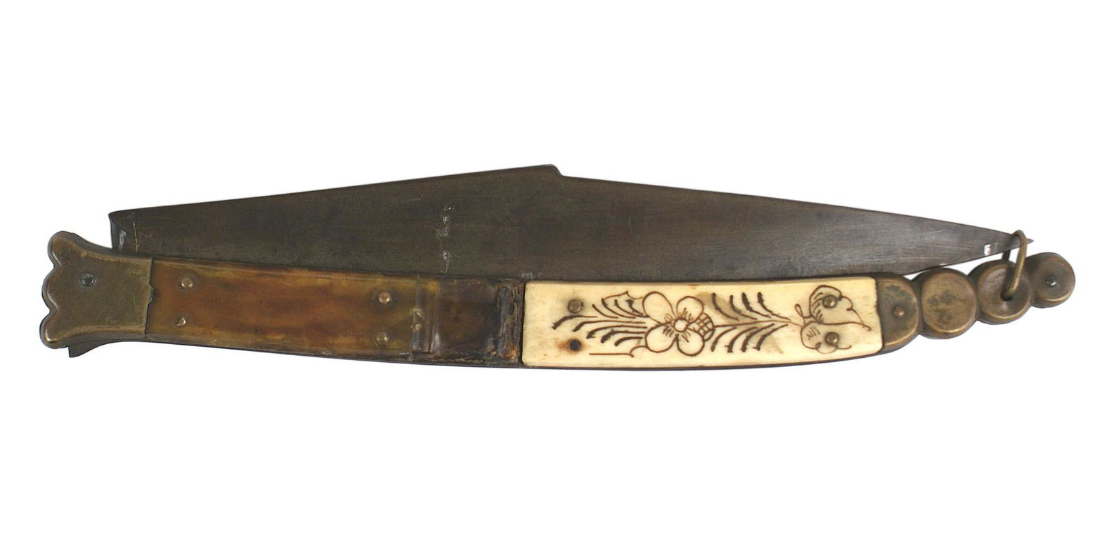 Portuguese sailor knife mid 19th century: D-036 Portuguese antique sailor's knife. 8 1/4" blade with a 4 3/8" false edge. Stylized logo similar to a stethoscope with the name "BEAVOIR". Two section grip - horn with a floral decorated silvered