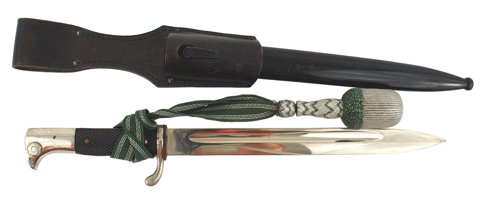 German WWII parade dress bayonet: D-061 German Third Reich Parade dress bayonet. Minute "dimples" on the nickeled "bird head" pommel (red felt insert indicating Artillery) and turned-up crossguard. Checkered black bakelite grips. Exce