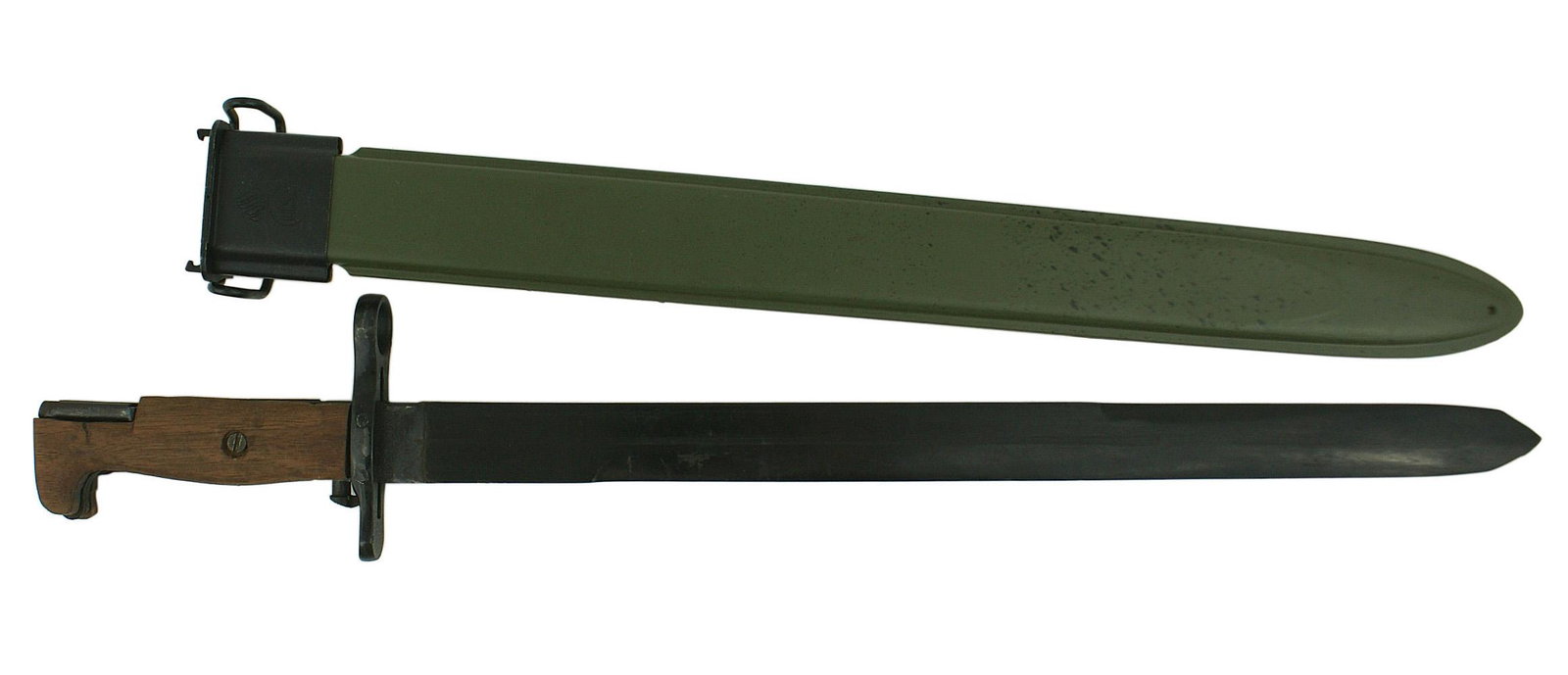 US WWII Garand training bayonet: D-076 US WWII Garand training bayonet. Replaced wood grips. Black plastic crossguard/muzzle ring and 15 1/2" plastic blade (has been retipped). Marked "USN.-MARK1". New fiber scabbard with a "US" mark