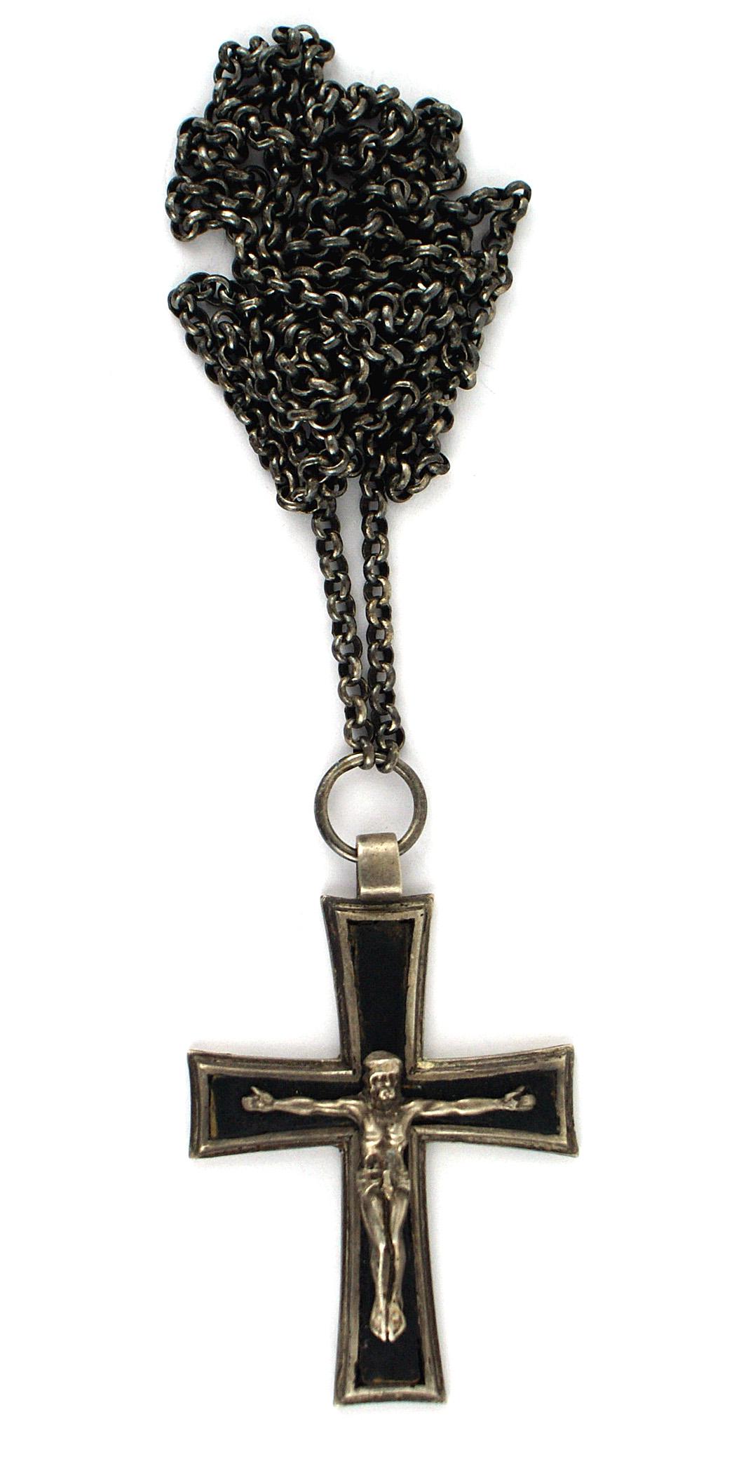 German WWII Army Catholic Chaplain Cross: H-108 German WWII Army Catholic Chaplain's Cross. Silver detailed crucified body of Christ on a black cross - on a heavier background cross. Marked "935". Original age toned silver circular link chain