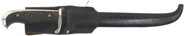 M1922 Finnish candidate dagger: D-42 M1922 Finnish NCO/officer candidate dagger. One-piece nickeled back strap/pommel/cross guard. Checkered black wood grip. 7 7/8" graying blade with a narrow fuller. German maker marked logo of sca