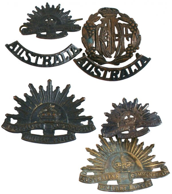 Lot of Australian WWII metal insignia