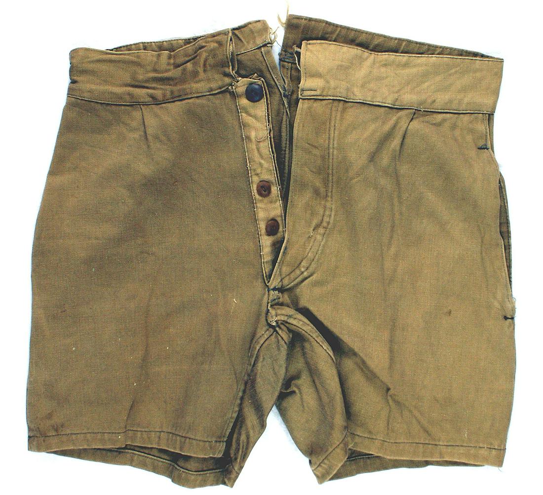 Italian WWII Afrika Korps tan shorts: F-044 Italian WWII Afrika Korps tan shorts. Two side pockets and four-button (one missing) fly. Cloth "hidden" belt is missing. Size 33. II