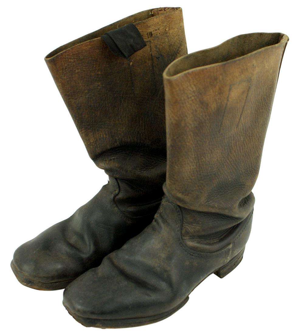 German Army WWII jack boots: N-013 German Army WWII "jack boots". The classic German military leather boots of the infantry soldier. 9 1/2" shaft. Original front cleats, hob nails and "horseshoe" heel liners - show much field use