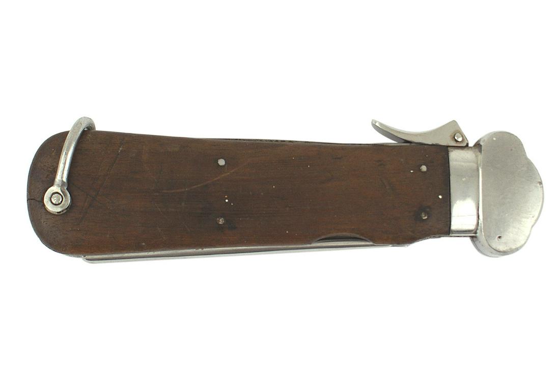 Luftwaffe WWII 1st model paratrooper gravity knife: D-026 Luftwaffe WWII 1st model paratrooper gravity knife. Clean metal end cap, locking lever, spine, spike and swivel ring. Unmarked 4" blade shows some light scratches. Wood grips. II
