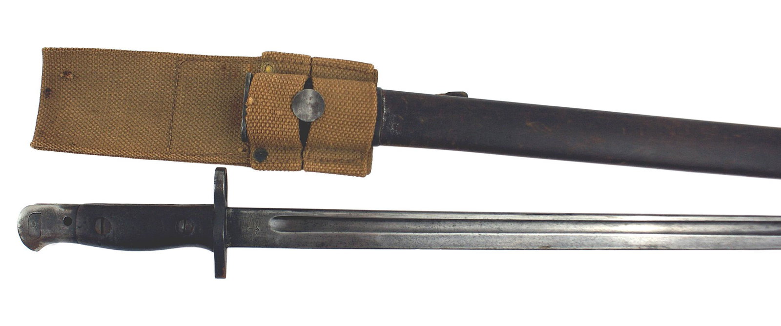 British Pattern of 1907 bayonet: D-092 British Pattern of 1907 bayonet. Steel pommel and short crossguard/muzzle ring (issued without a quillon). Wood grips. 17" gray blade dated "1907" and marked with a broad arrow, hallmarks and a 
