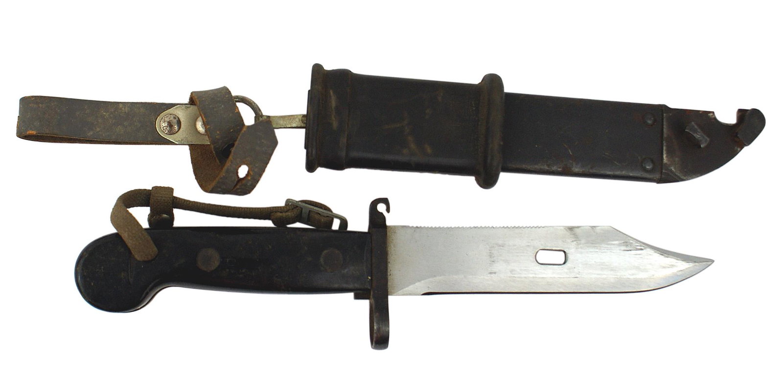 Soviet Russia Shtik Kalashnikoya bayonet: D-122 Soviet Russia "old pattern" Shtik Kalashnikoya bayonet. Unfullered 5 7/8" bowie type blade with a serrated spine and elliptical hole near the tip (for attaching scabbard to use as wire cutters).