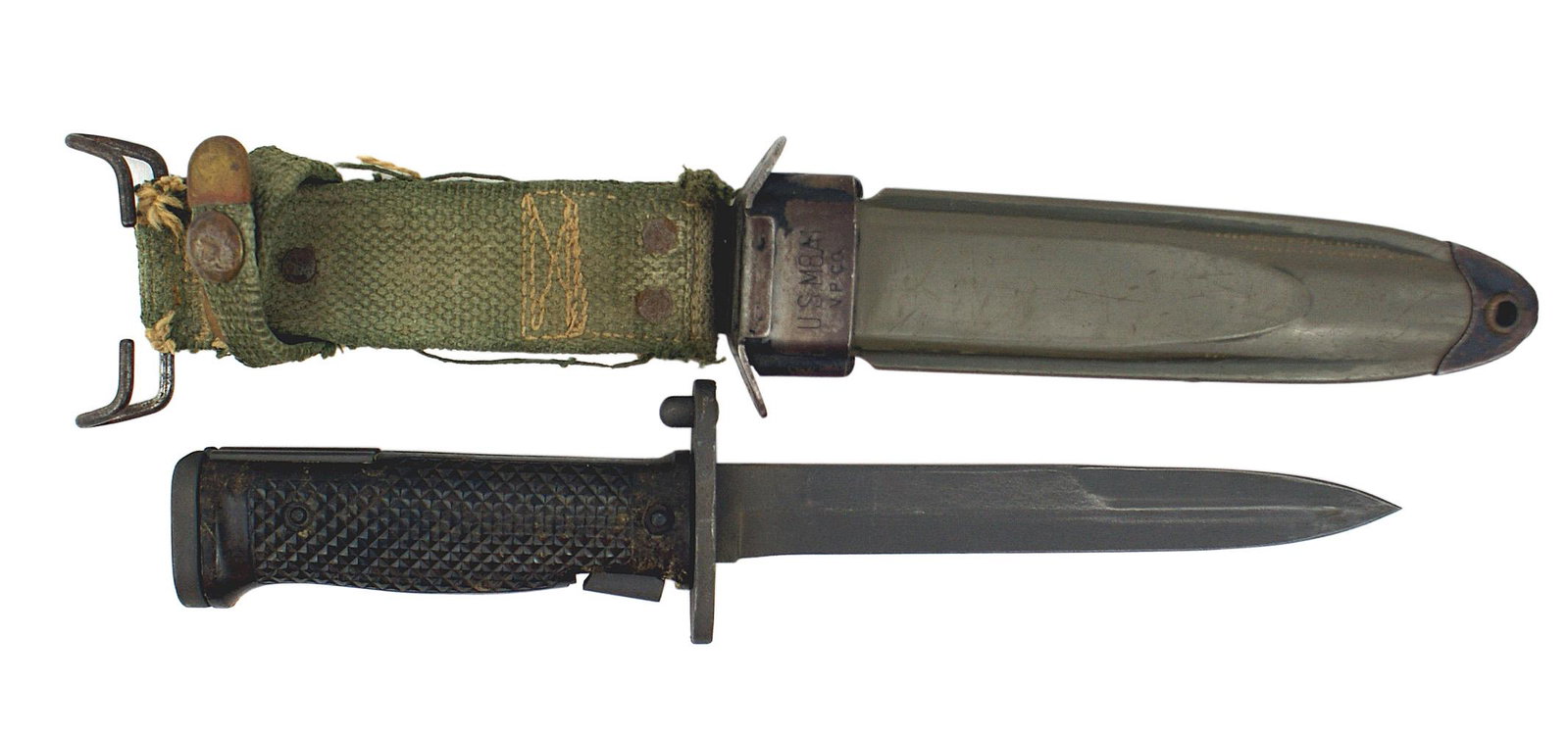 US WWII M-5 Bayonet for the M-1 Garand Rifle: D-142 US M-5 Bayonet for the M-1 Garand Rifle. Parkerized pommel, crossguard (marked "US M-5 - IMPERIAL") and 6 1/4" blade. Checkered black plastic grips. Metal throat (marked "USM8A1 - V.P. Co.") on 