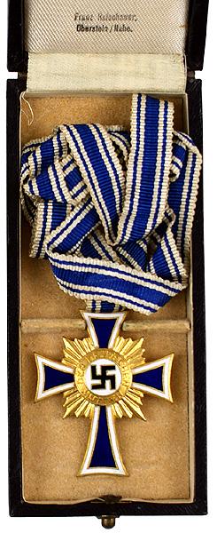 German WWII Mothers Cross medal: B-64 Same – with full neck ribbon and presentation case – marked "Franz Reitschauer Oberstein/Nahe". Case shows normal wear, medal is excellent. II