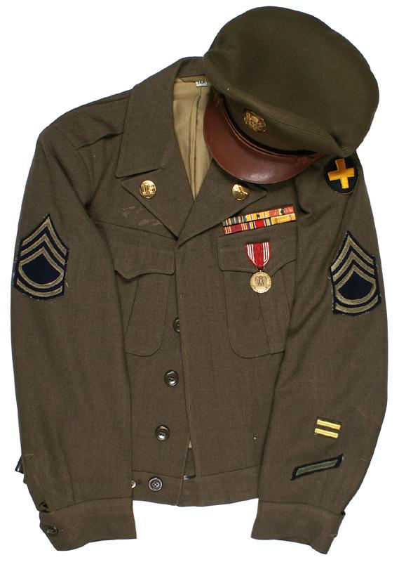 U.S. WWII Ike jacket 33rd Infantry Division: F-114 "Ike" jacket for a Sergeant in the 33rd Infantry Division. Embroidered Divisional patch, rank and o'seas stripes. Both collar discs ("U.S." and crossed rifles), Good Conduct Me