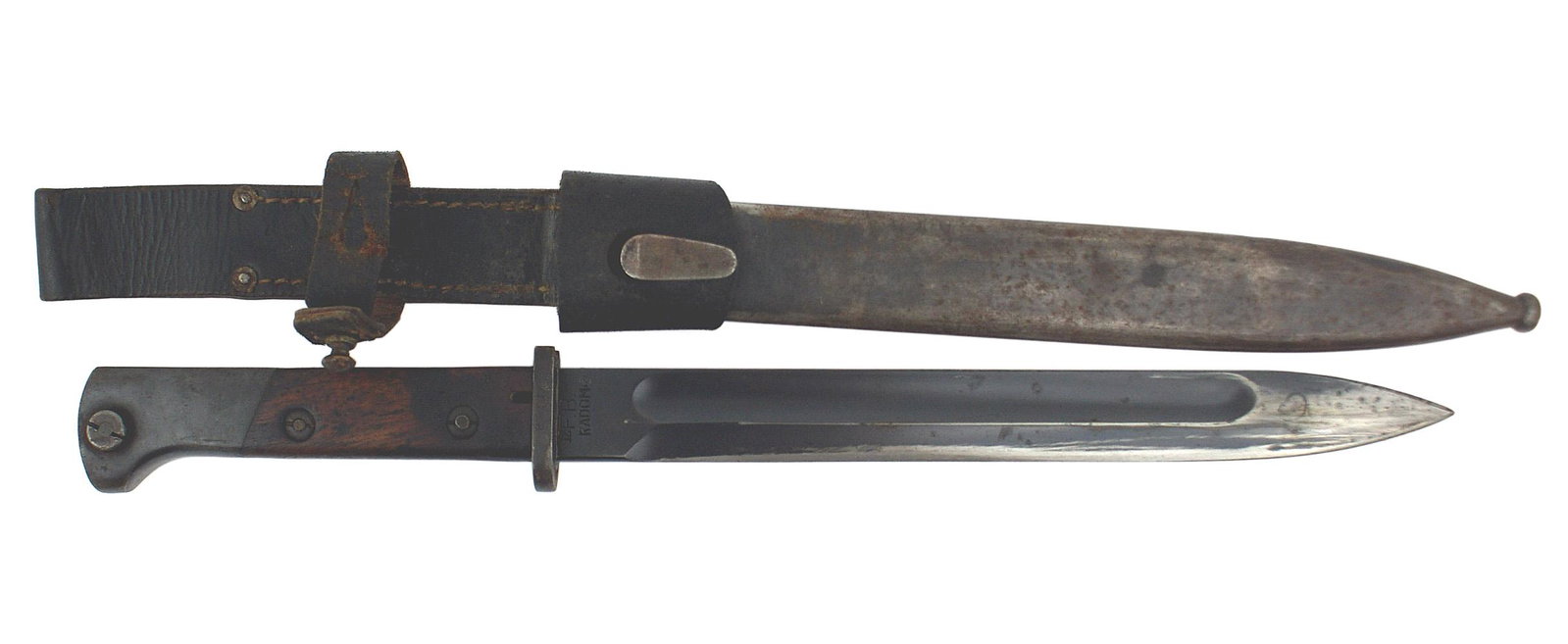Polish WWII K98 Mauser bayonet: D-052 Polish WWII K-98 Mauser bayonet. Darkened blued pommel, spine and short crossguard. Dark wood grips. 9 7/8" original 90% blued blade. Marked "F.B. RADOM" and with Polish eagle over "W.P.". Bluin