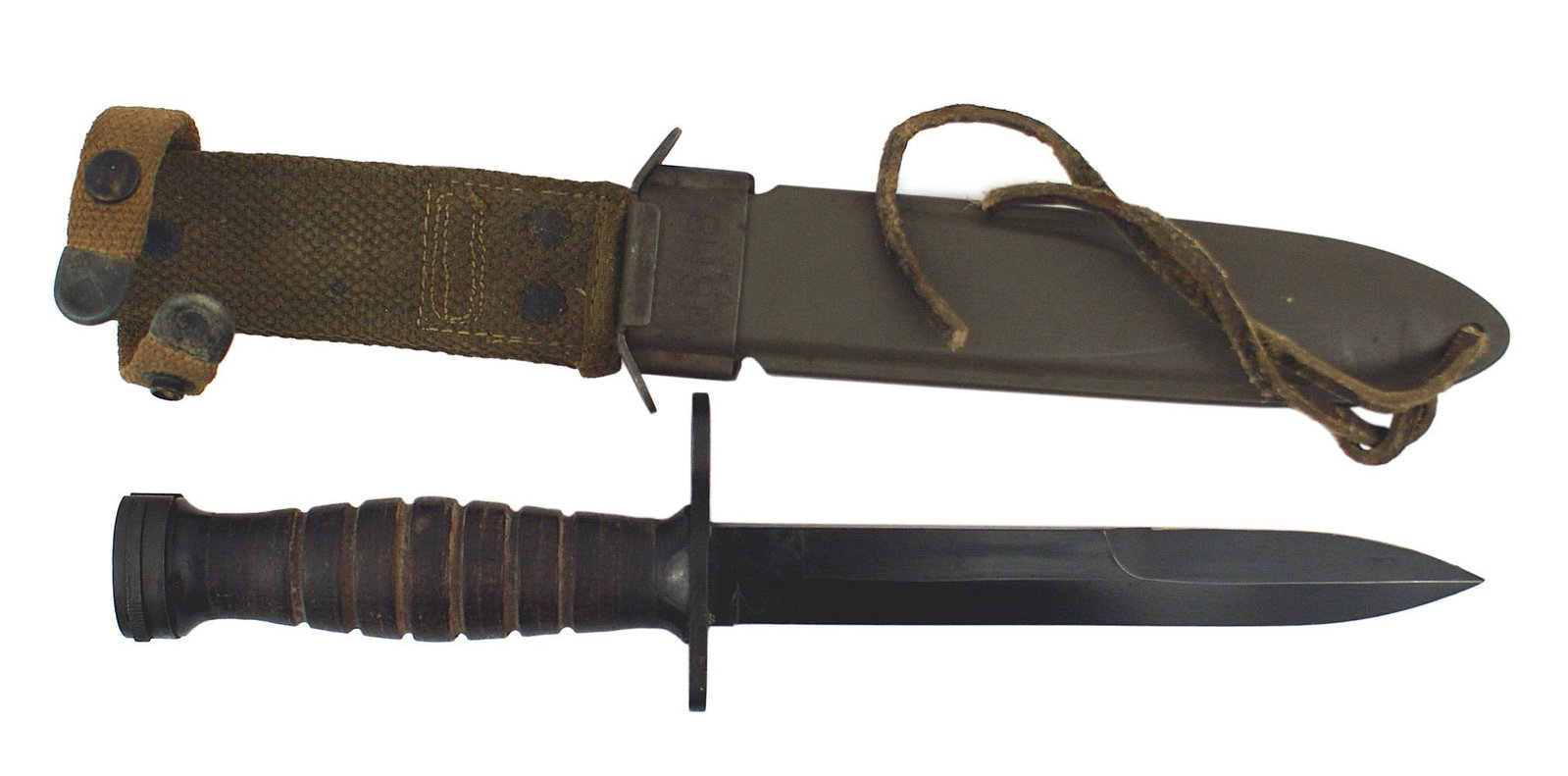 US WWII M-4 bayonet: D-060 US WWII M-4 bayonet. Dark blued flat pommel and muzzle-ring crossguard. Marked with a flaming grenade and "USM4 - CAMILLUS". Leather rings grip. 100% dark blue finish on the 6 5/8" blade. O.D. p