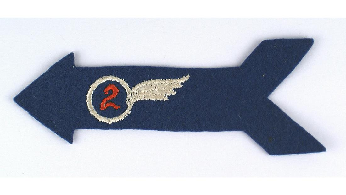 US WWI 2nd Aviation Air Park patch: H-096 US WWI 2nd Aviation Air Park. Embroiderd red "2" within a white winged circle - on a 1 1/8" x 5 1/8" blue felt arrow. Rare. II+