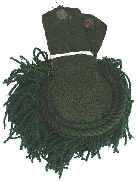 Civil War Berdan Sharpshooters shoulder boards: K-21 US Civil War Berdan Sharpshooters dress shoulder boards. Green "Banjo" shaped with two high twisted green cord crescents and green fringe. Eagle buttons have darkened from age. Black padded rever