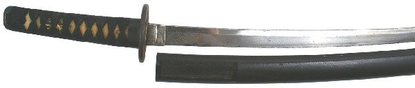 Japanese Wakizashi knife dagger sword: D-76 “Wakizashi”. Dark green cord wrapped white sharkskin grip. Gold demon type menuki. Old iron tsuba, with a sage standing on the seashore and mountains on the reverse. Narrow, slightly curved 1