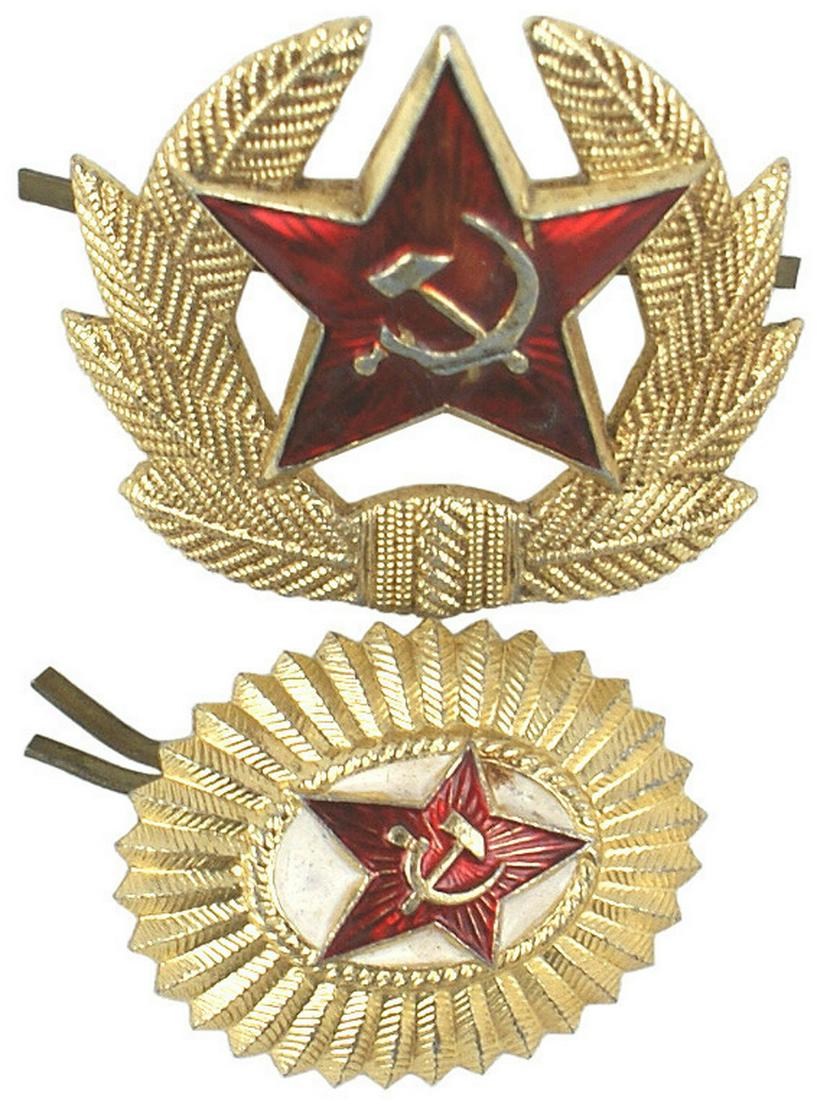Lot of 2 Soviet hat badges: E-075 Lot of 2 Soviet hat badges. Both red enameled stars - one on an oval, the other within an oak-leaf wreath. II