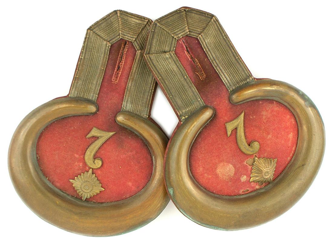 Bavarian 7th Heavy Cavalry shoulder boards: F-071 Imperial Bavarian 7th Heavy Cavalry, 1st Lt. shoulder boards. Banjo type (soiled) crimson fabric and silver "tape" with an aged brass crescent. III