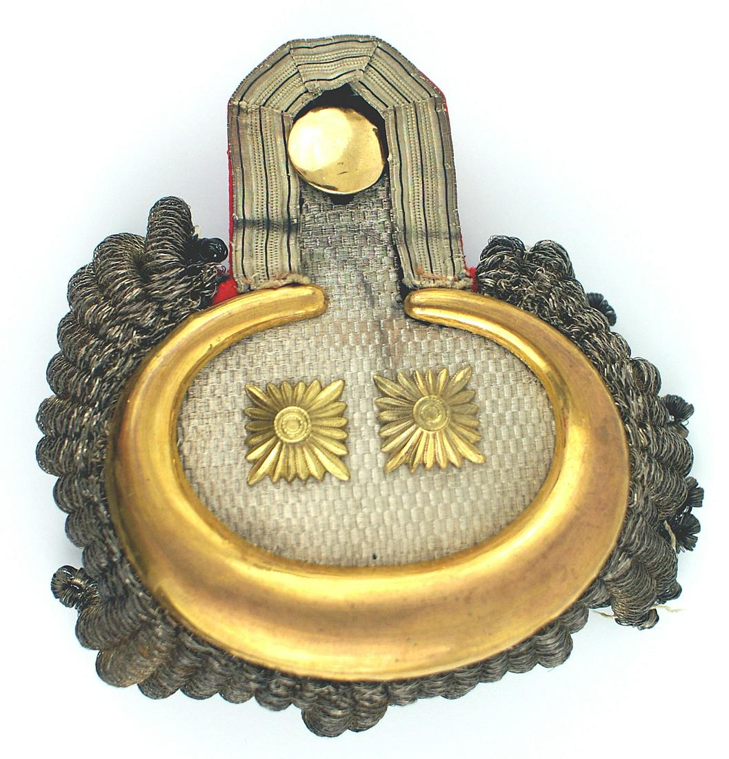 Imperial Prussian General Cavalry epaulette: F-072 Prussian circa 1905 General of Cavalry single press "Banjo" - type epaulette. Large age toned gilt crescent surrounding a flat patterned background with two large star "pips". A single convex gi
