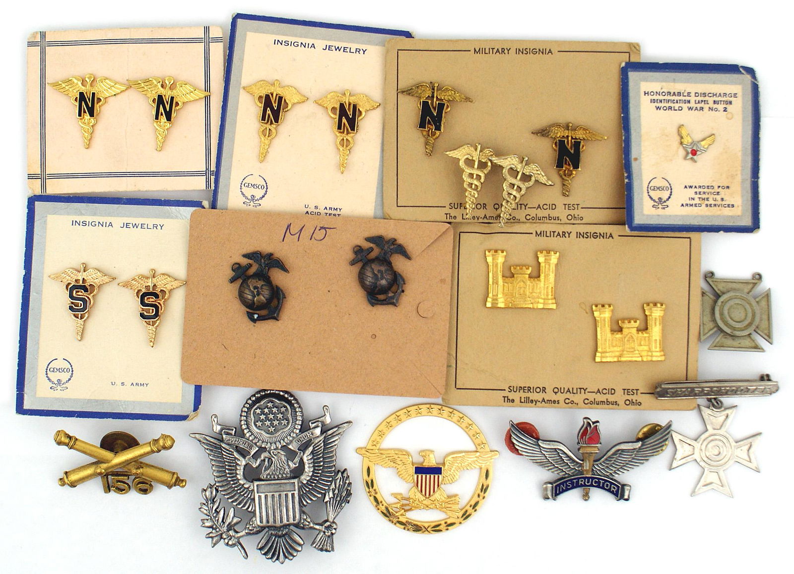 Lot of US military badges insignia: B-192 Lot of US military badges/insignia. Includes insignia on original cards - pair of EGA cap badges, pair of Engineer collar insignia, thee pairs of nurse insignia, pair of Sanitary Corps collar in