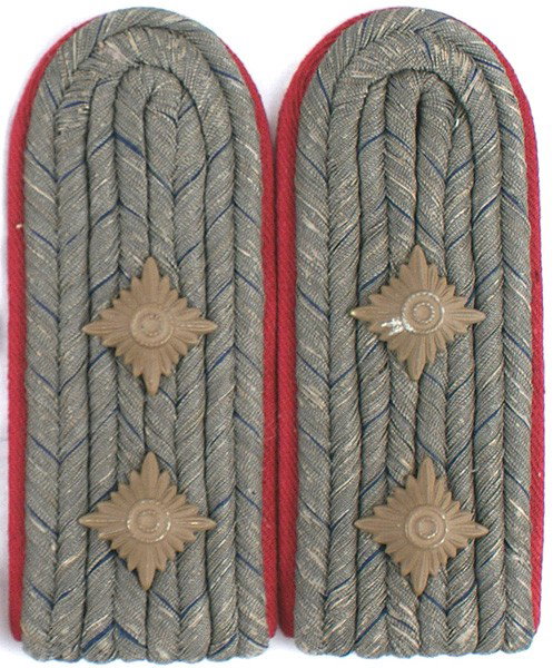 Imperial German Prussian Captain shoulder boards: H-54 Similar - Captain. Two darkened pips. Deep red underlay. S.O. Pair. II