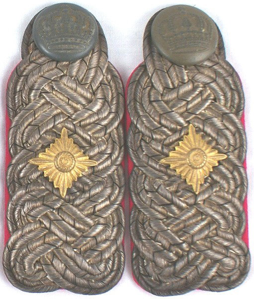 Imperial German Prussian Lt. Colonel shoulder boar: H-56 Similar - Lt. Colonel. One gilt pip on intertwined silver bullion cord (with black "V's") on rose underlay. Darkened crown buttons. S.O. Pair. II