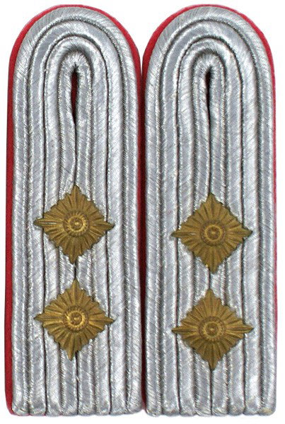 German WWII Army Panzer officer shoulder boards: H-136 Same - Hauptmann. Two large gilt "pips" on silver bullion cord. S.O. Pair. I