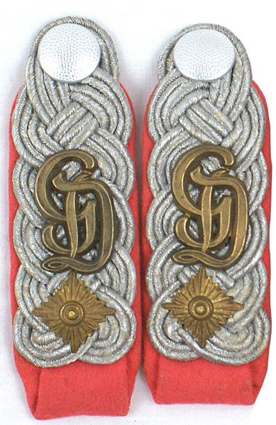 German WWII Army Panzer officer shoulder boards: H-143 Same - Oberstleutnant Panzer Corps "Grossdeustchland". Dulled gilt metal cypher "GD" and one large "pip" on interwoven silver bullion cord. S.I. Some minor wear. II