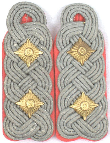 German WWII Army Panzer officer shoulder boards: H-144 Same - Oberst. Interwoven dull silver-gray cord with two large gilt metal "pips". S.O. Pair. II