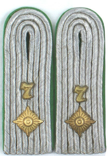 German WWII Panzer Grenadier shoulder boards: H-156 Panzer Grenadier. 1st Lt. - 7th Regiment. Metal "pip" and "7" on silver wire cord, with grass-green underlay. S.O. Pair. I
