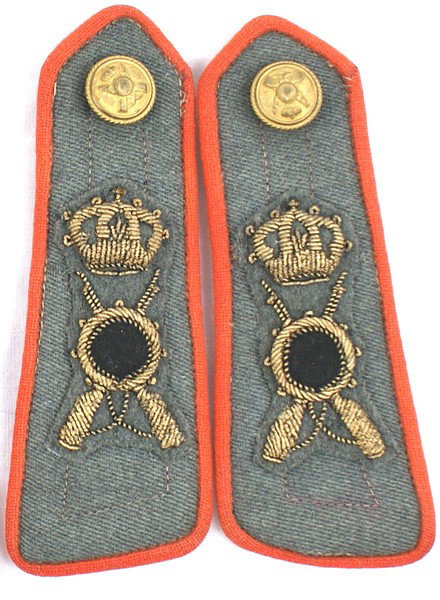 Italian Royal Army shoulder boards Infantry: H-226 Italian Royal Army shoulder boards - Infantry - Lt. Orange piped gray-green "boards" with a relief gold bullion crown over crossed rifles and a black roundel. Pair. II