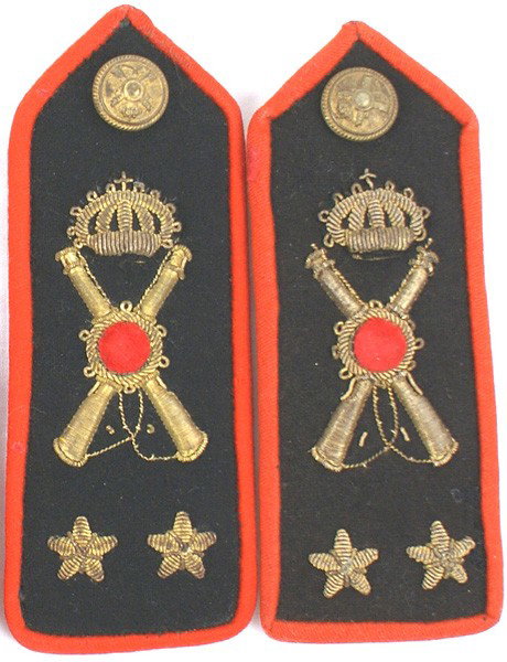 Italian Royal Army shoulder boards Armor: H-233 Similar - Armor. Lt. Col. Bullion crowned crossed gun barrels with a red roundel, with two stars. Pair. II+