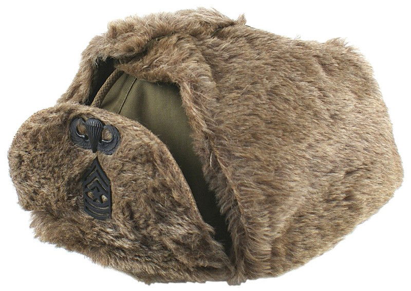 U.S. WWII O.D. winter field cap: E-127 U.S. WWII O.D. pile winter field cap. Simulated fur lined ear/neck flaps. Turned-up visor has post-WWII Para and Sergeant's insignia. II