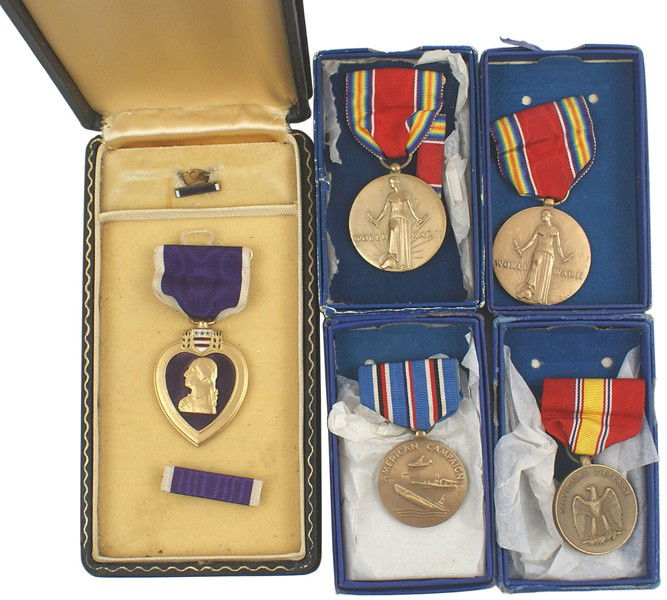 Lot of 5 U.S. WWII medals Purple Heart etc: B-211 Lot of 5 WWII awards: (1) Purple Heart slot brooch. Cased with ribbon bar and lapel device. (2) American Campaign - boxed. (3) National Defense - boxed. (4) Two WWII Victory Medals - boxed. II+