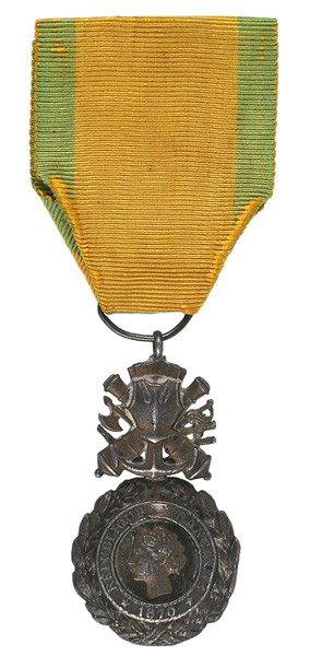 French Military Medal: B-239 Military Medal. Obverse: female head within a laurel wreath. Armor/weapons suspension. Silver gilt finish is worn as is all of the enameling. III