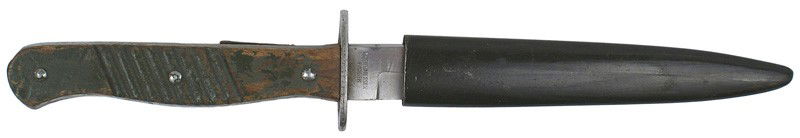 German WWI trench knife: D-16 German WWI trench knife. 5 ½" blade marked "ERN…RHEINL." and crown over "D" (Weapons Office proof mark). Reverse: "RASIERMESSER FABRIK". Single edge. Grooved brown wood grip with three grommet