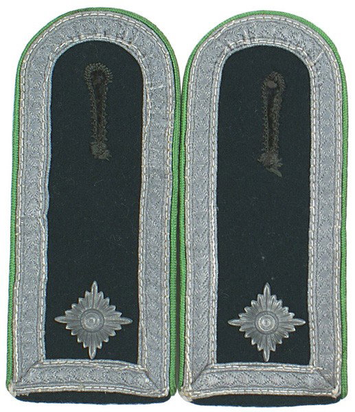 German WWII shoulder boards Panzer Grenadier: H-127 Panzer Grenadier - rank of Feldwebel shoulder boards. Metal "pip" and silver-gray tress, with light green piping on dark green. Slip-on. Pair. II+
