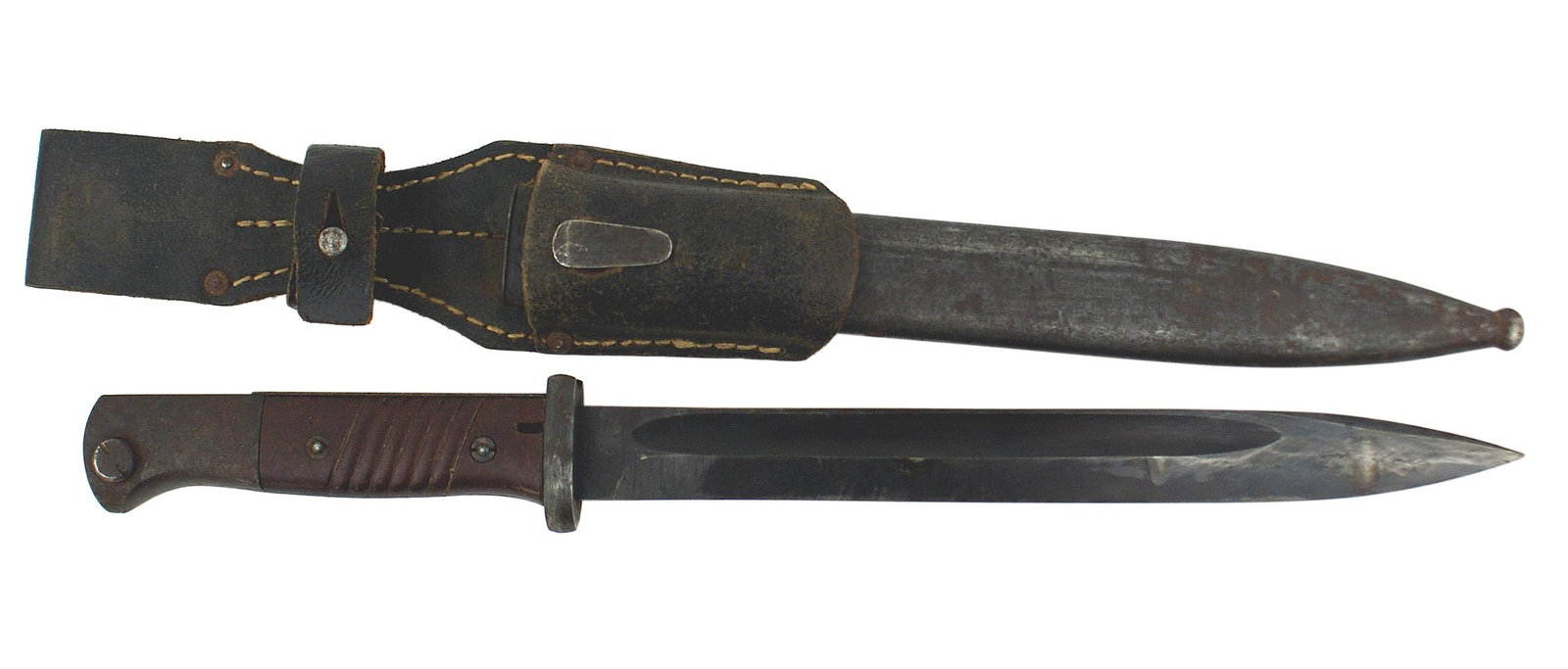 German WWII K98 bayonet: D-033 German WWII K-98 bayonet. Darkened pommel and short crossguard. Brown bakelite grips. 9 7/8" blade with 95% bluing. Numbered "4151e". Steel scabbard has darkened and shows some wear. Throat is n