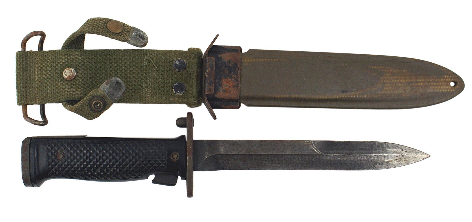 USM5 1 Garand rifle bayonet: D-047 USM5 - 1 Garand rifle bayonet. Black checkered plastic grip. 6 5/8" blade retains 50% of the original blueing. O.D. plastic scabbard with a web belt loop, retaining strap and brass hook/ About I