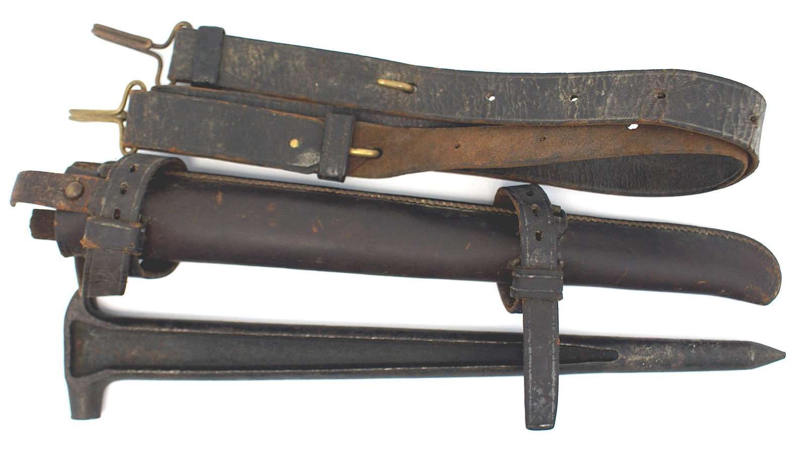 US Cavalry combination pick hammer head 1878: K-173 US Cavalry combination 13 7/8" iron pick with a claw hammer head. Round black leather scabbard with an attached strap, two adjustable saddle straps and a pattern 1878 black leather shoulder slin